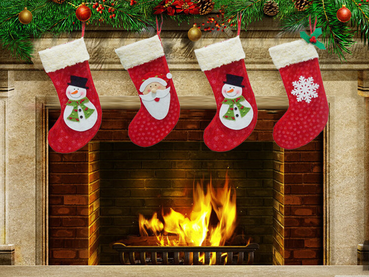 Lò sưởi Noel không chỉ là một thiết bị giúp hâm nóng không gian mà còn là một phần không thể thiếu để mang đến không khí Giáng Sinh ấm áp và thân thuộc. Lắng nghe tiếng bật lửa và cảm nhận cảm giác yên bình trong không gian trang trí của lò sưởi Noel.